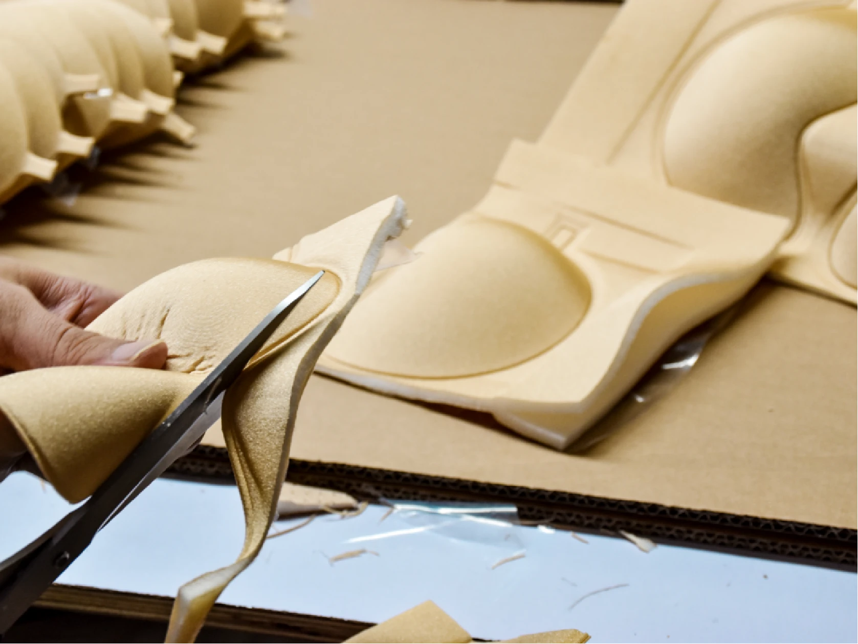 strapless backless bra cutting (1)